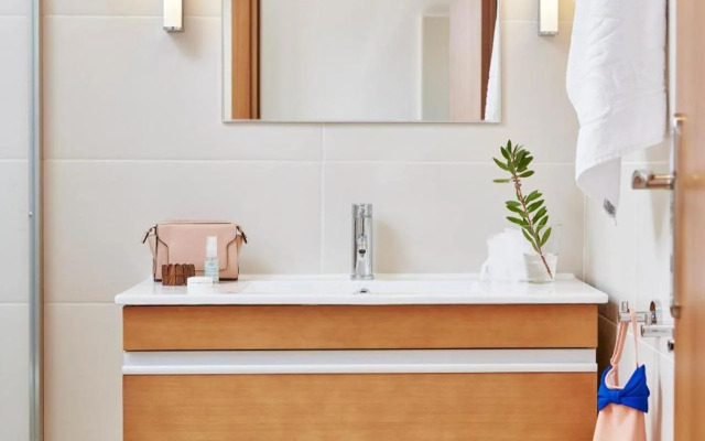 Отель Caldera Beach