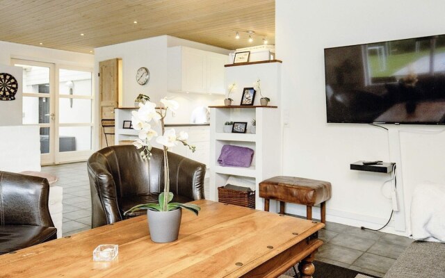 10 Person Holiday Home in Vaeggerlose