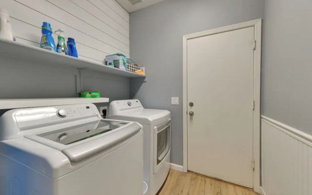 Putting Green & Fenced Yard: Charming Gilbert Home