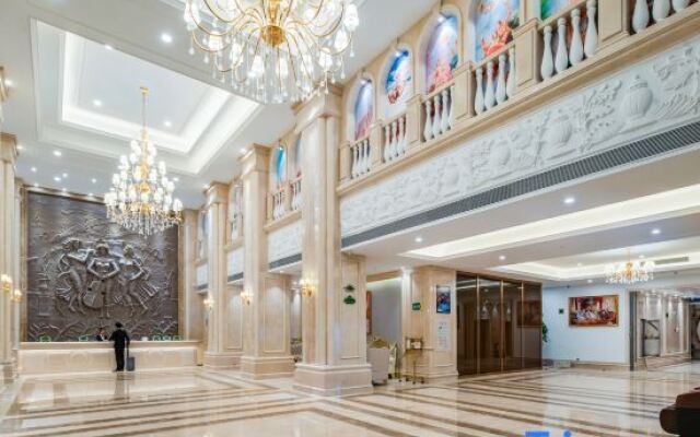 Vienna Hotel (Qujing High Speed Railway Station Wuguanyi Center)
