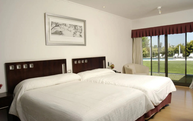 Camberland Resort & Suites Pilar