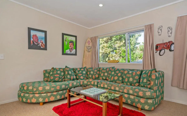 Oysters Retreat - Cooks Beach Holiday Home