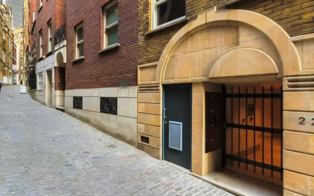 Lovat Lane
