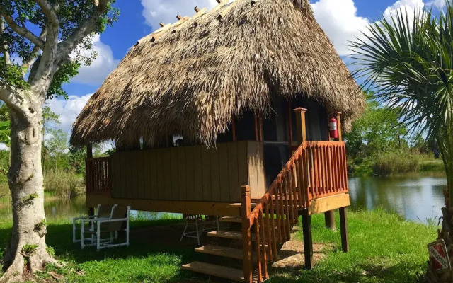 Everglades Chickee Cottages - Ochopee