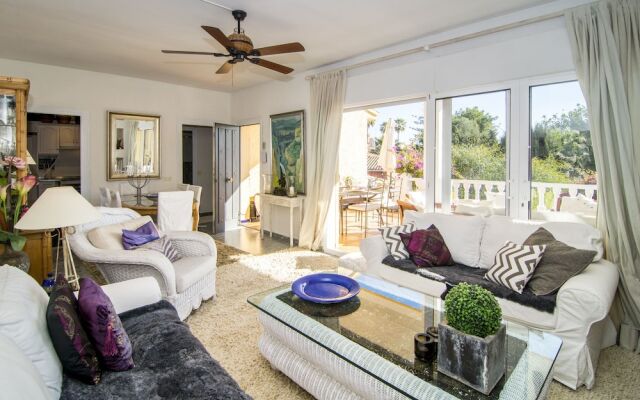 LG-Private villa and pool 100m to beach
