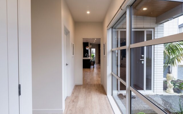 Elegant and Stylish Retreat in Leafy Epsom
