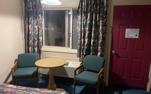 Dollinger's Motor Inn