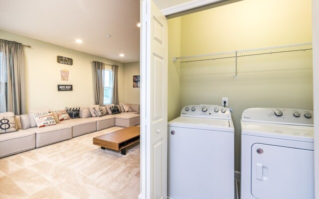 Solterra - 7004 Oak Wood Street