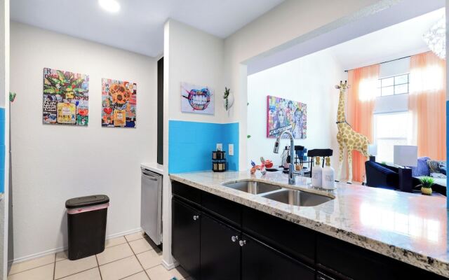 Graffiti and Glam Wonderland