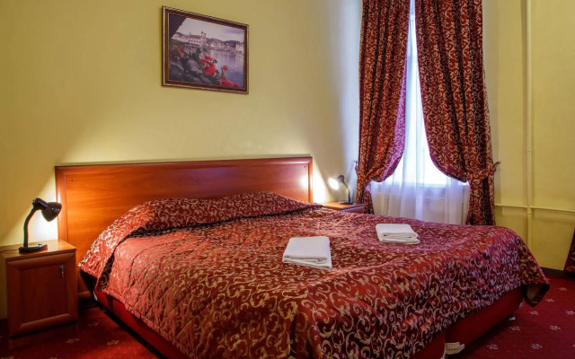 Альтбург на Литейном