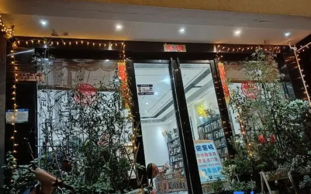 Yangshuo Zhoujia Xiaoyuan Homestay (Songcheng Qiangu Scenery Area Shop)
