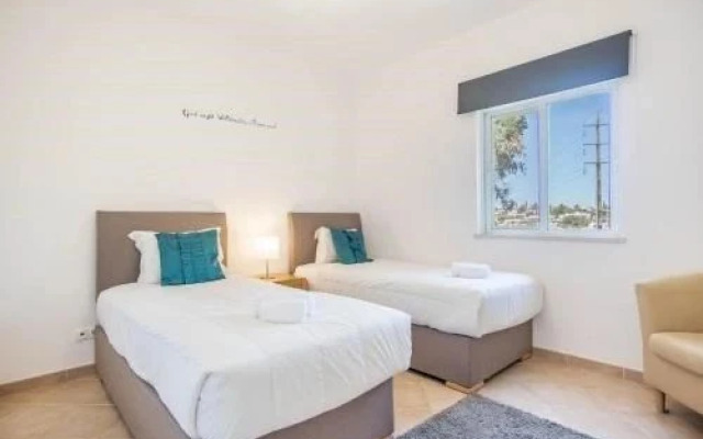 #025 Relaxing and Quiet House with Pool