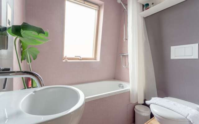 Bright, Spacious Two-bed in Hackney