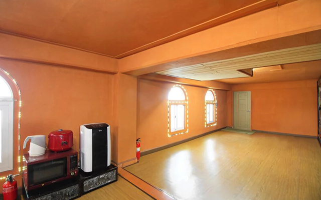 Tongyeong 1 Night 2 Days Couple Pension