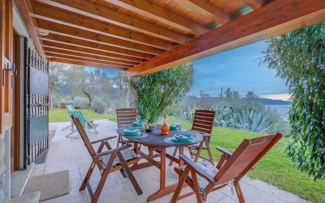 Villa Iris-lakeview & Shared Pool