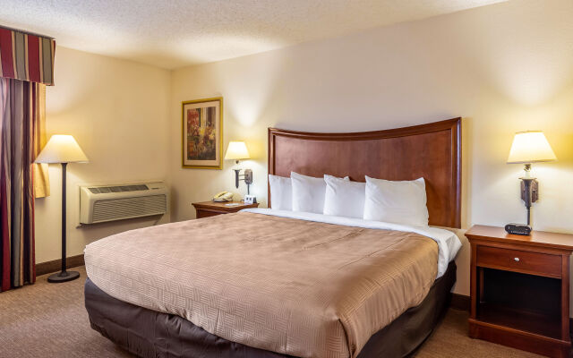 Quality Inn & Suites Albuquerque Downtown - University