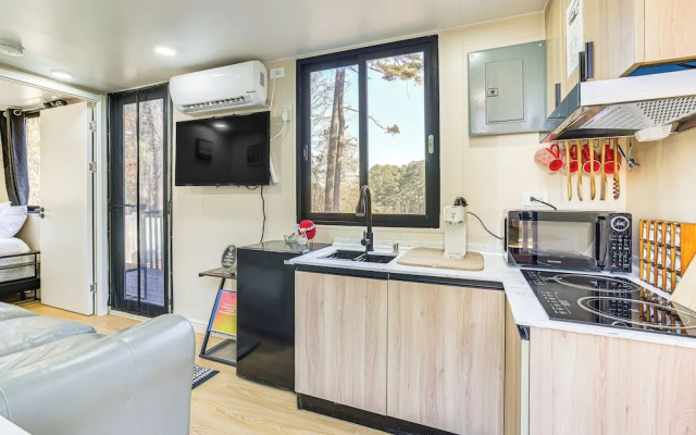 5 Mi to Stone Mountain: Lithonia Getaway