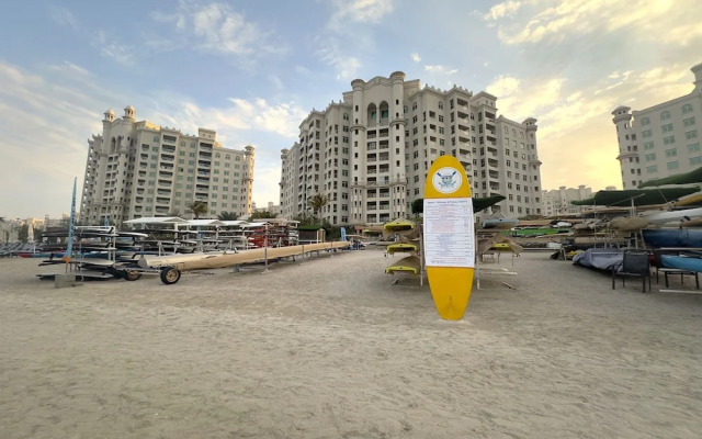 Palm Living 2BR Maid w Pool Beach Access