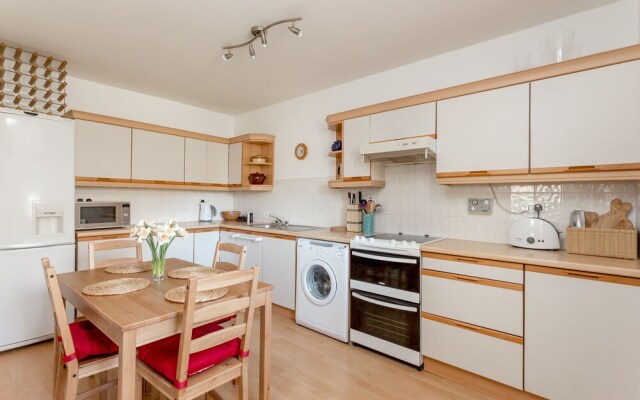 400 Dean Village Apartment