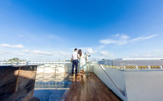 Diamond Hotel Van Đon