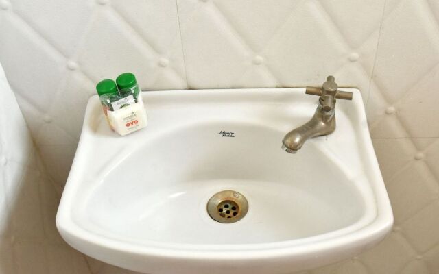 OYO 7421 Hotel Relex