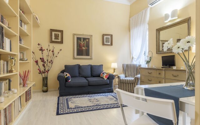 Ara Pacis Elegant Flat