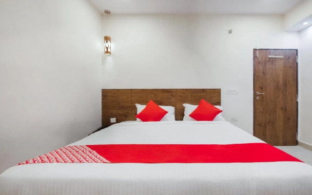 OYO 22907 Hotel Holiday