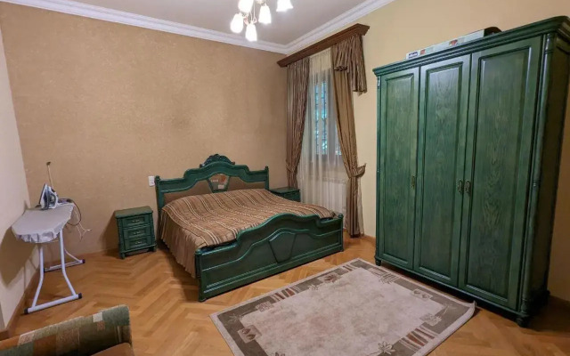 Star Apartment (Star Apartment)