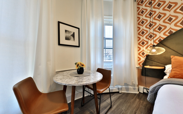 Large, Modern Studio!