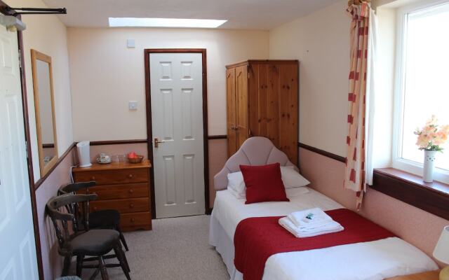 The Middlegate Hotel