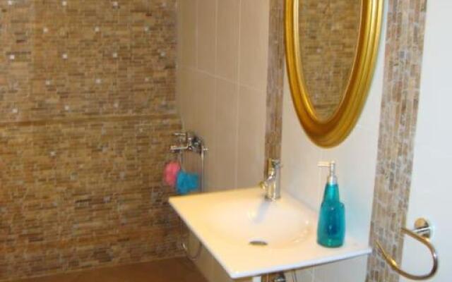 Sea view 4 bedroom house with pool and garden