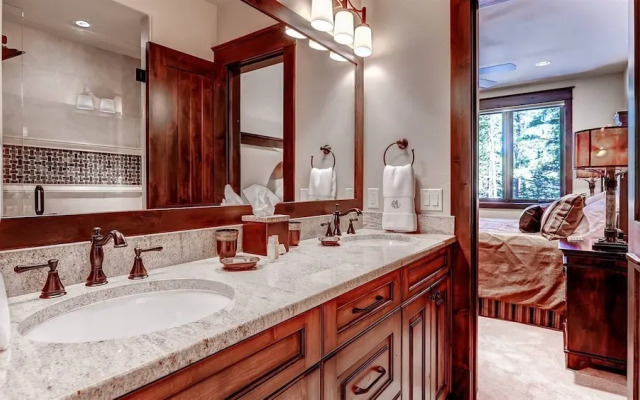 Breck_rocky_mtn_lodge