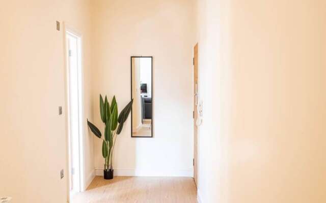 Ipswich Waterfront Serenity - City View 2BR Apt