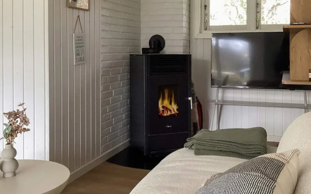 Holiday Home, 500m From Beach