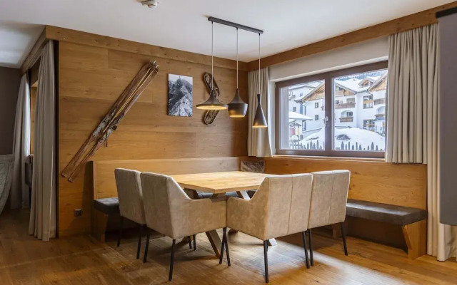 Inviting Chalet With Pool in Tyrol