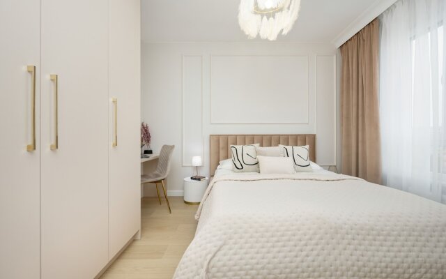 Stylish Apartment 7th Floor by Renters