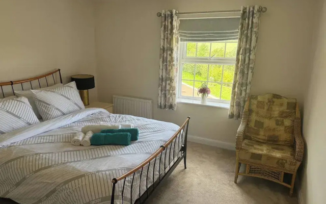 Comfortable 5 - Guest Abode - In Quiet Village