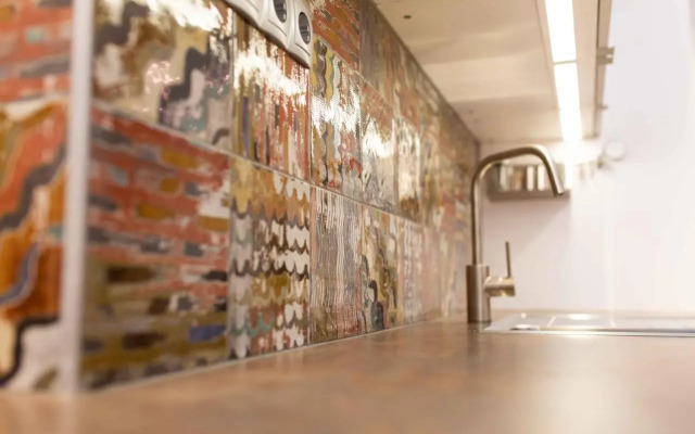 Premium Rooms by Hi5 - Style at the Comedy Theater