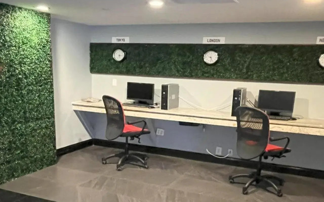 Grand Hotel Orlando at Universal Blvd - Shuttle to Theme Parks