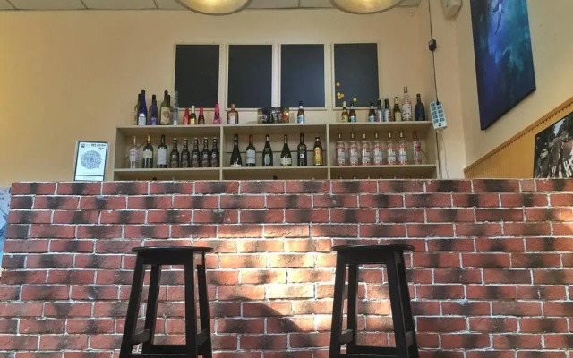 Whale Song Travel Inn