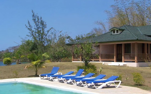 Rhodes Beach Resort Negril