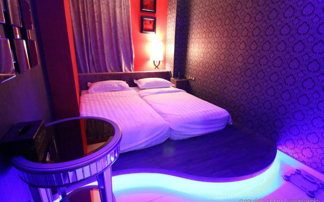 OYO 89494 Max Star Hotel