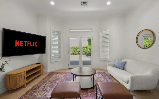 Pool Table, Putting Green: Luxury Oasis in Mesa