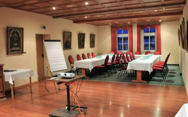 Zur Kaiserpfalz - Hotel-Spa-Camping
