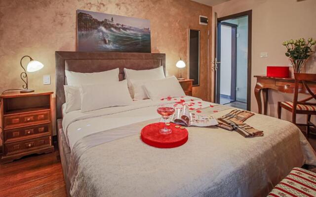 Theatre Luxury Rooms