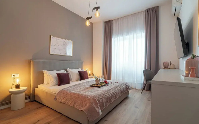 Loggia & Luxe 5BR Penthouse in Universitatii Area