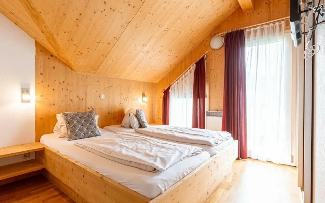 Luxurious Chalet in Murau with Outside Hot Tub