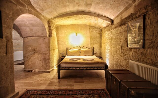 Emit Cave Hotel