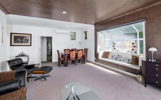 Lakeside City Apartments