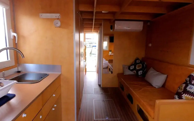 Vintage Classic 70s Boat!